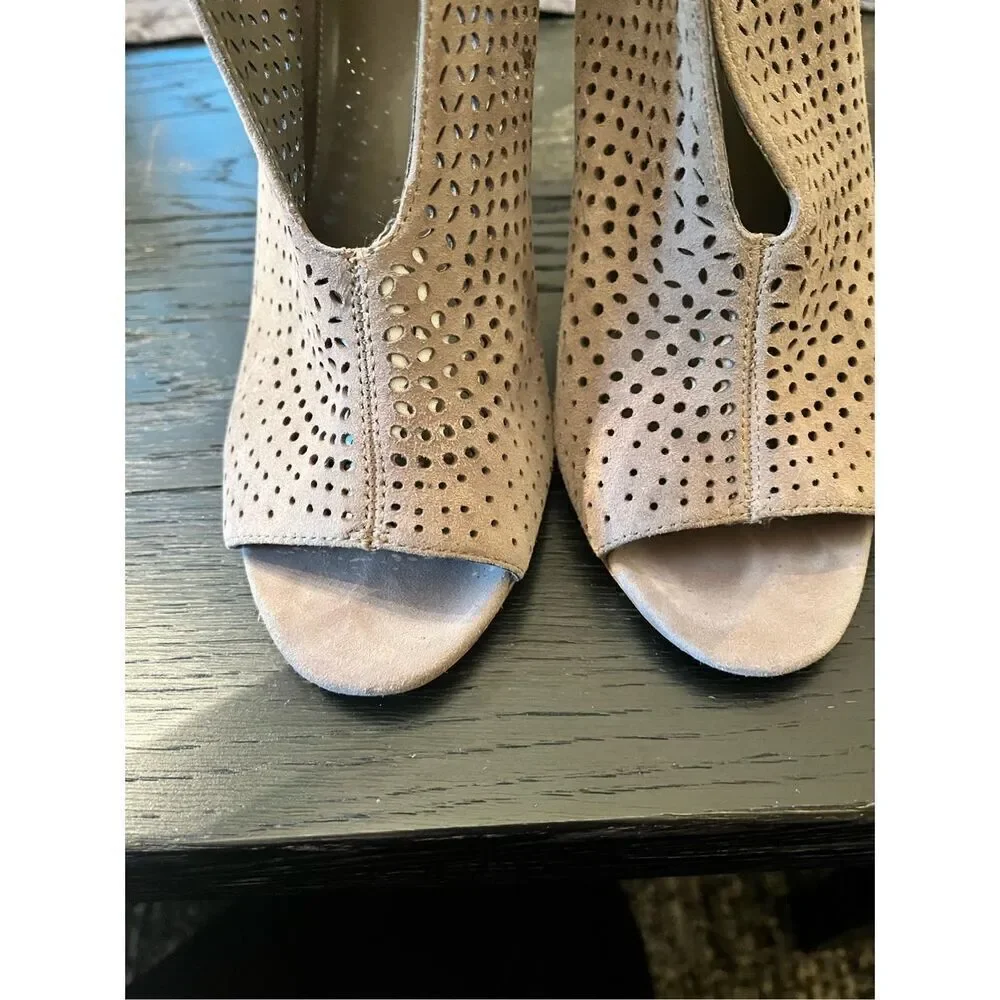 Vince Camuto Tan Perforated Kainan Open Toe Bootie sz 10 EUC